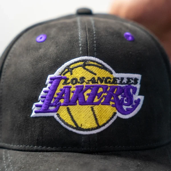 Gorra de Los Angeles Lakers – Estilo y Pasión NBA - Image 2