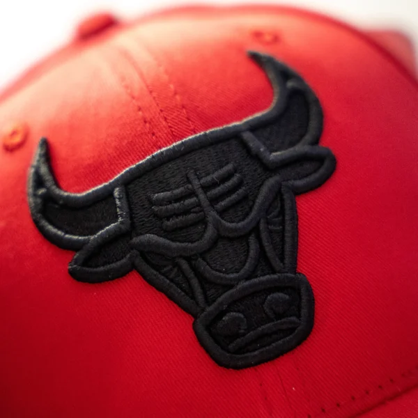 Gorra Basquetbolera Bulls 23 – El Poder del Toro - Image 2