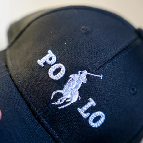 Gorra Polo Negra – Elegancia Clásica con Bordado Blanco - Image 2